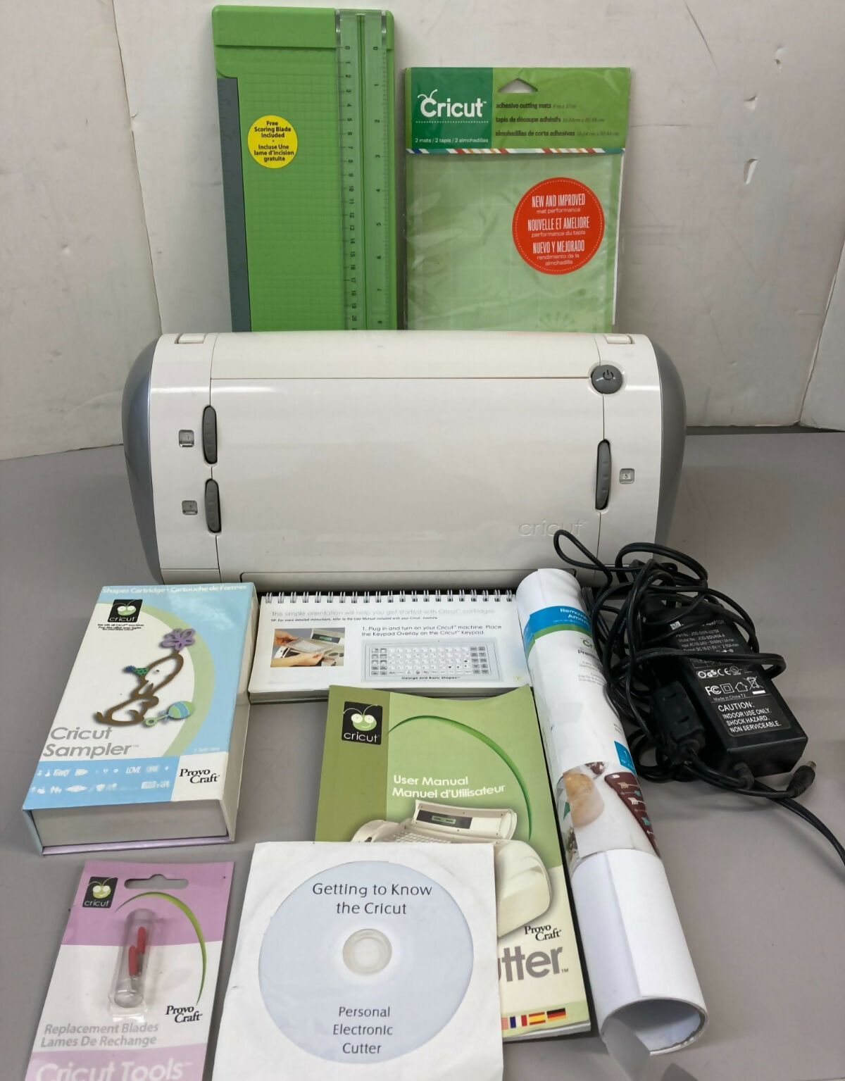 Cricut CRV001 Personal Electronic Cutter Machine includes Accesories PowerCord