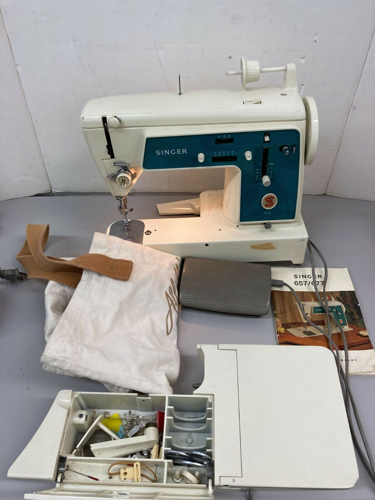 SINGER 657 677 working Sewing Machine w Manual Foot Pedal